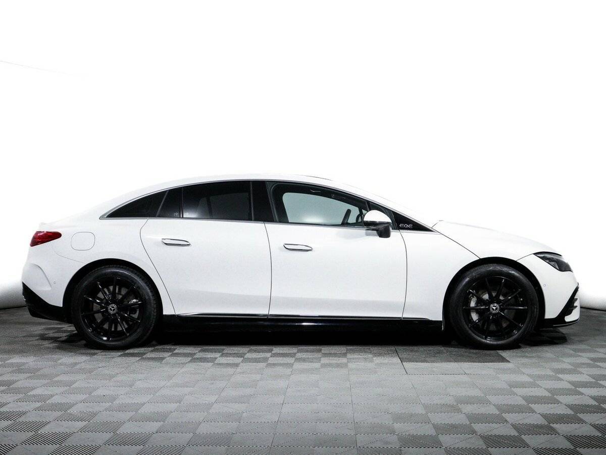 Mercedes-Benz EQE с пробегом — 2022 год. Фото: #3