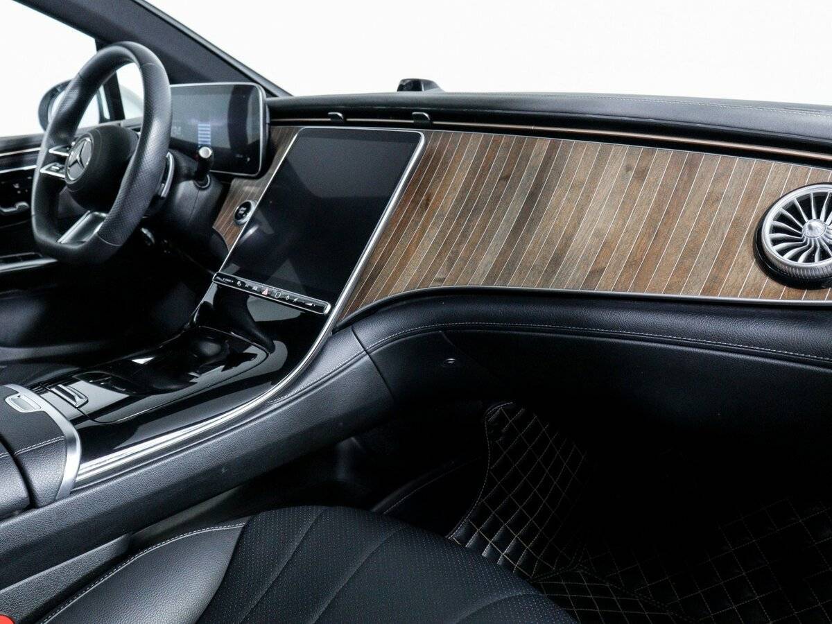 Mercedes-Benz EQE с пробегом — 2022 год. Фото: #8