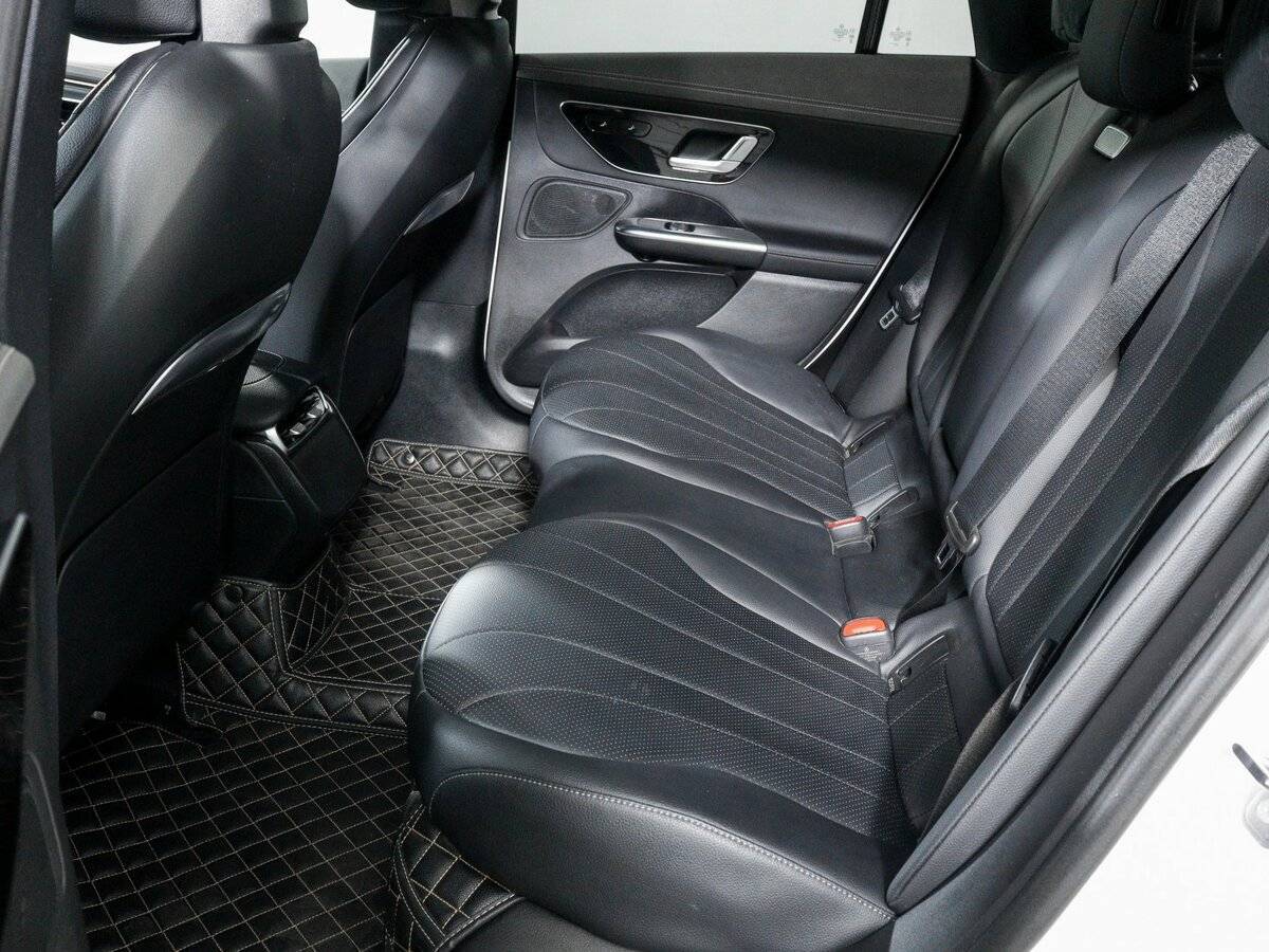 Mercedes-Benz EQE с пробегом — 2022 год. Фото: #9