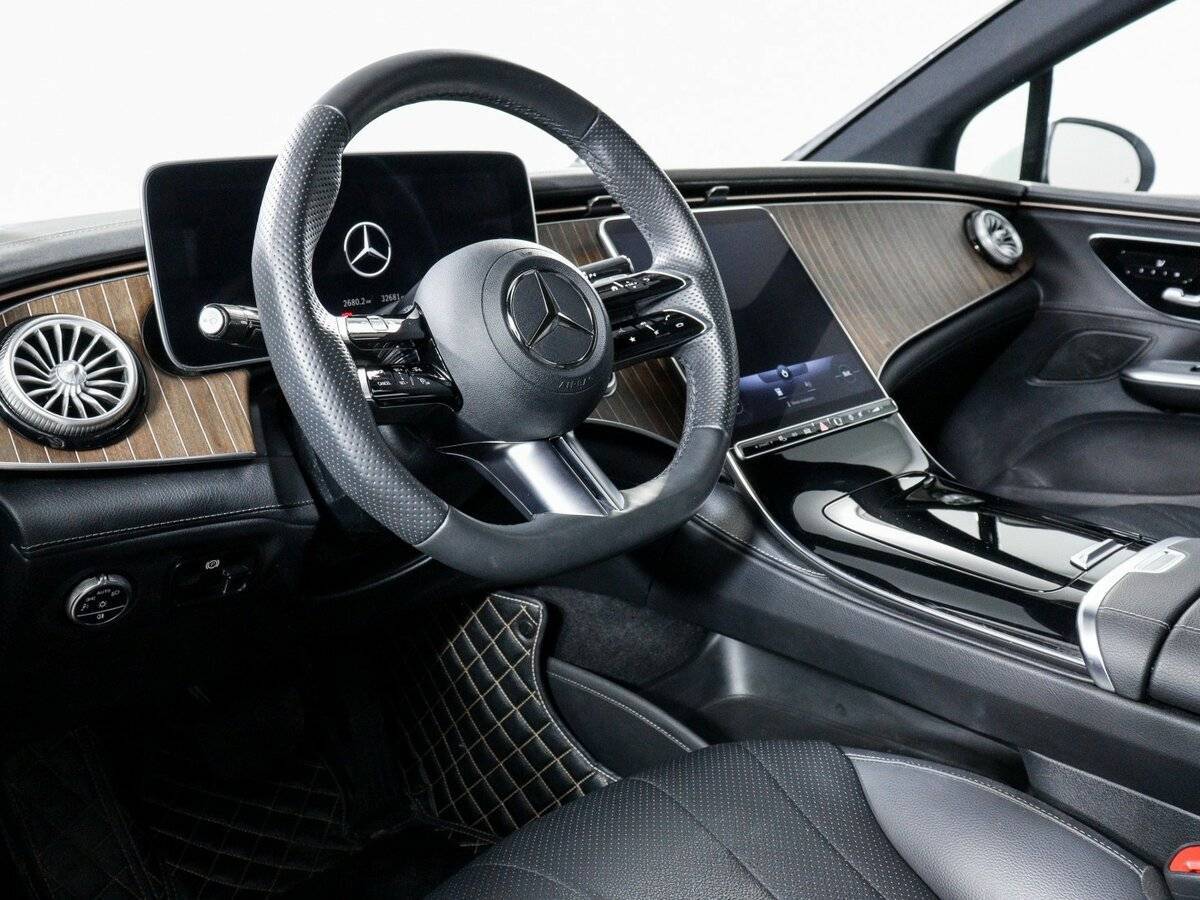 Mercedes-Benz EQE с пробегом — 2022 год. Фото: #13