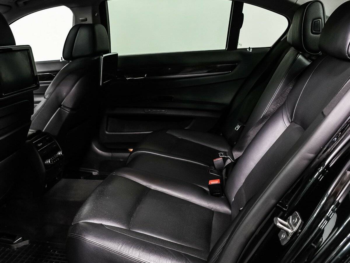 BMW 7 серии с пробегом — 2012 год. Фото: #9