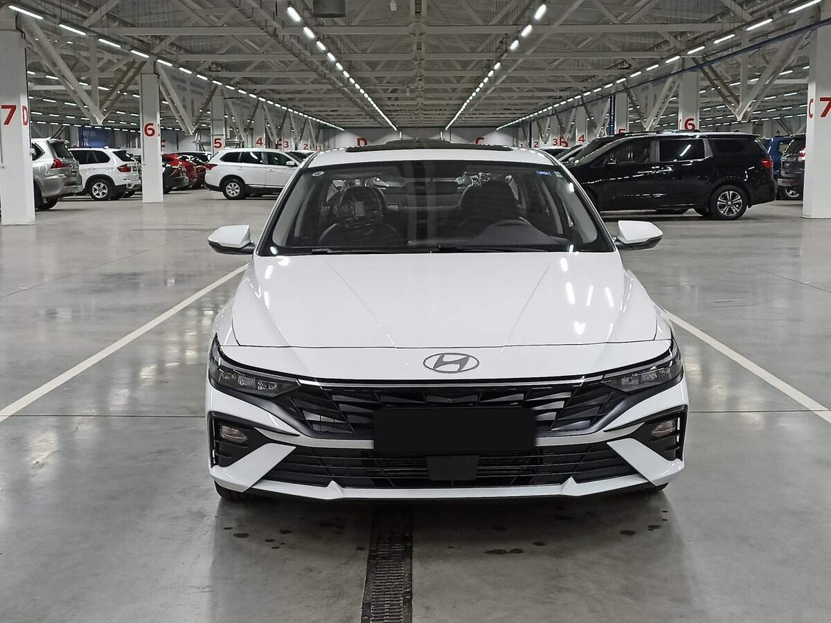 Hyundai Elantra с пробегом — 2023 год. Фото: #1