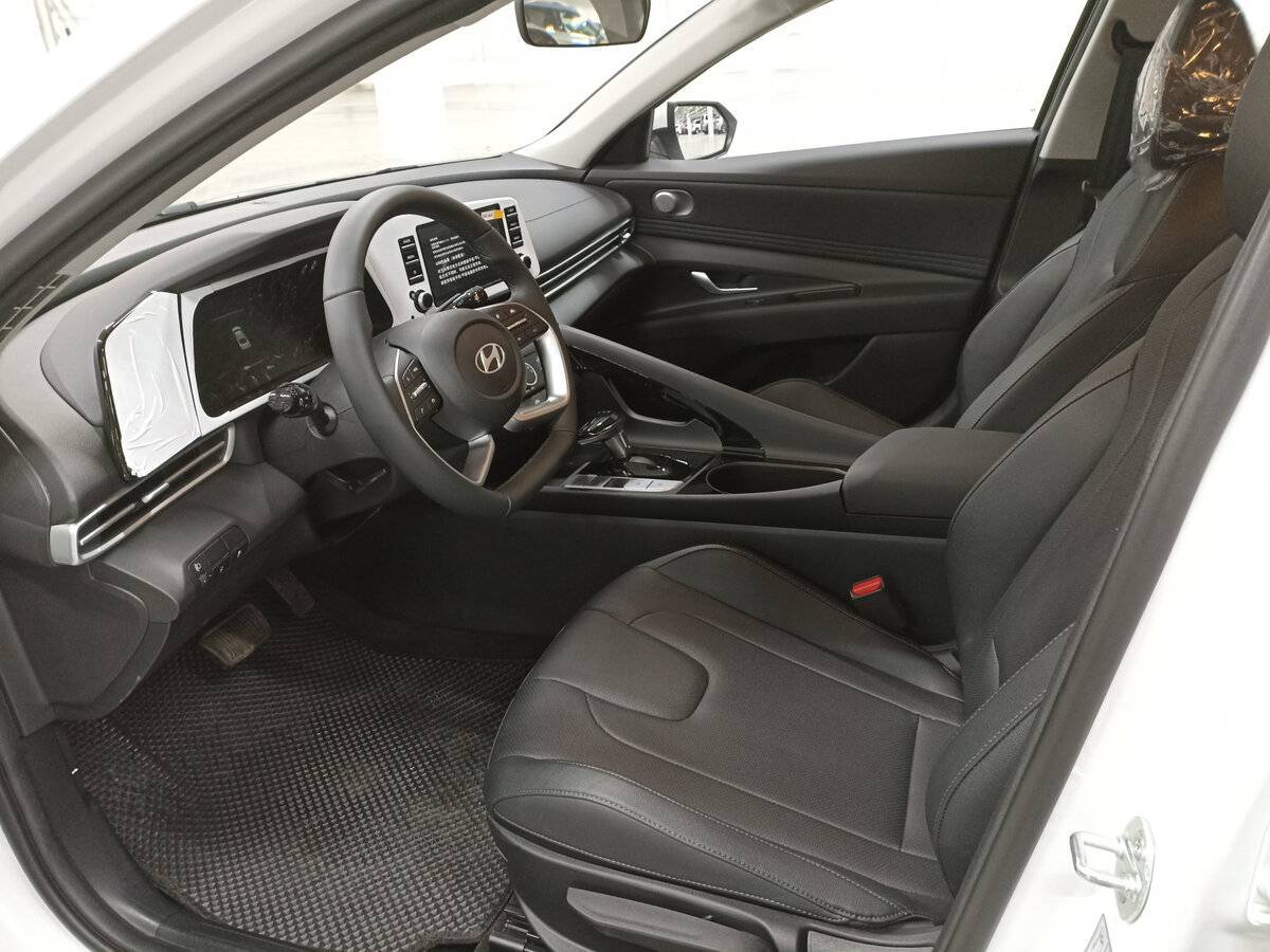 Hyundai Elantra с пробегом — 2023 год. Фото: #14