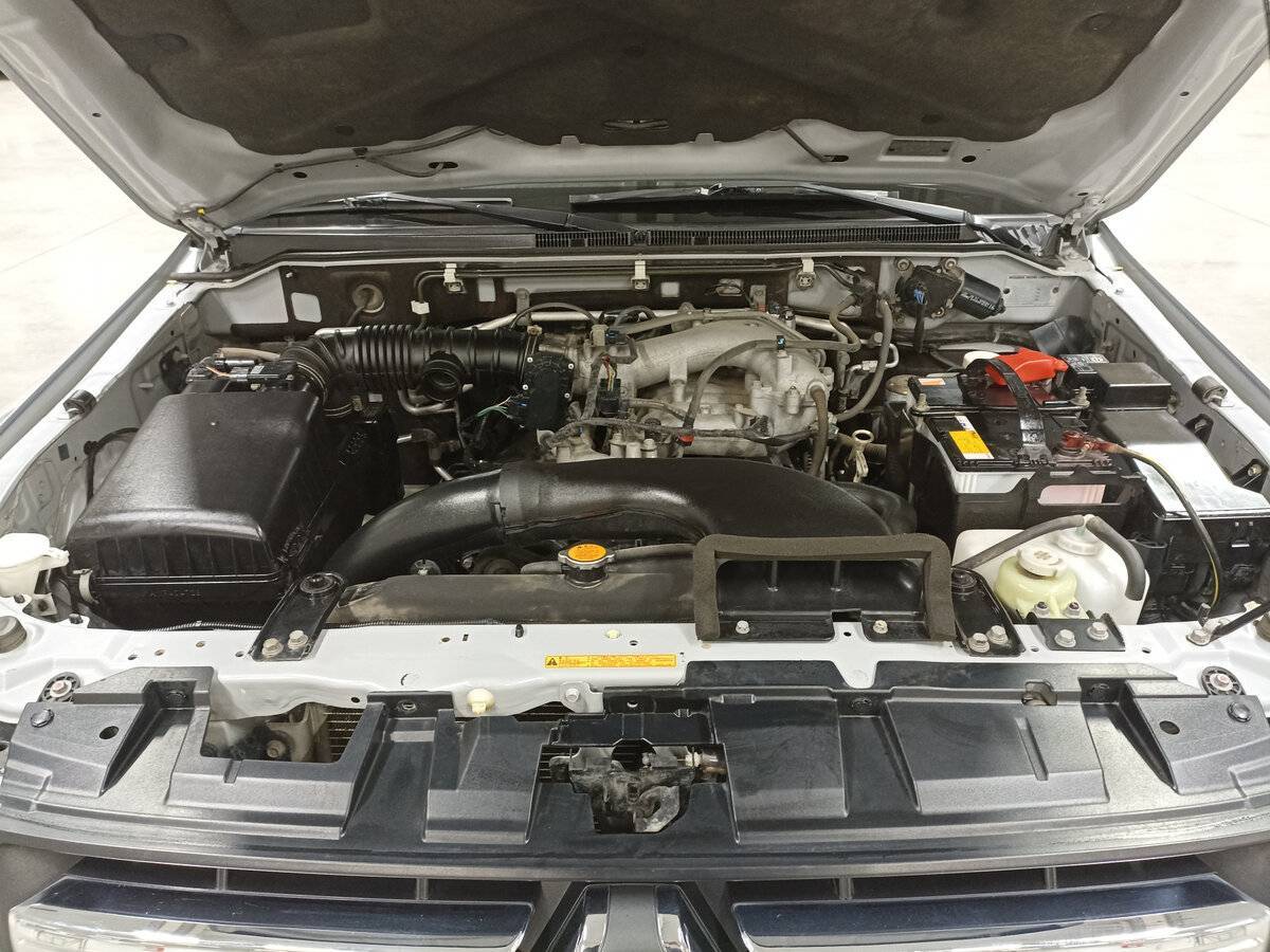 Mitsubishi Pajero с пробегом — 2011 год. Фото: #8