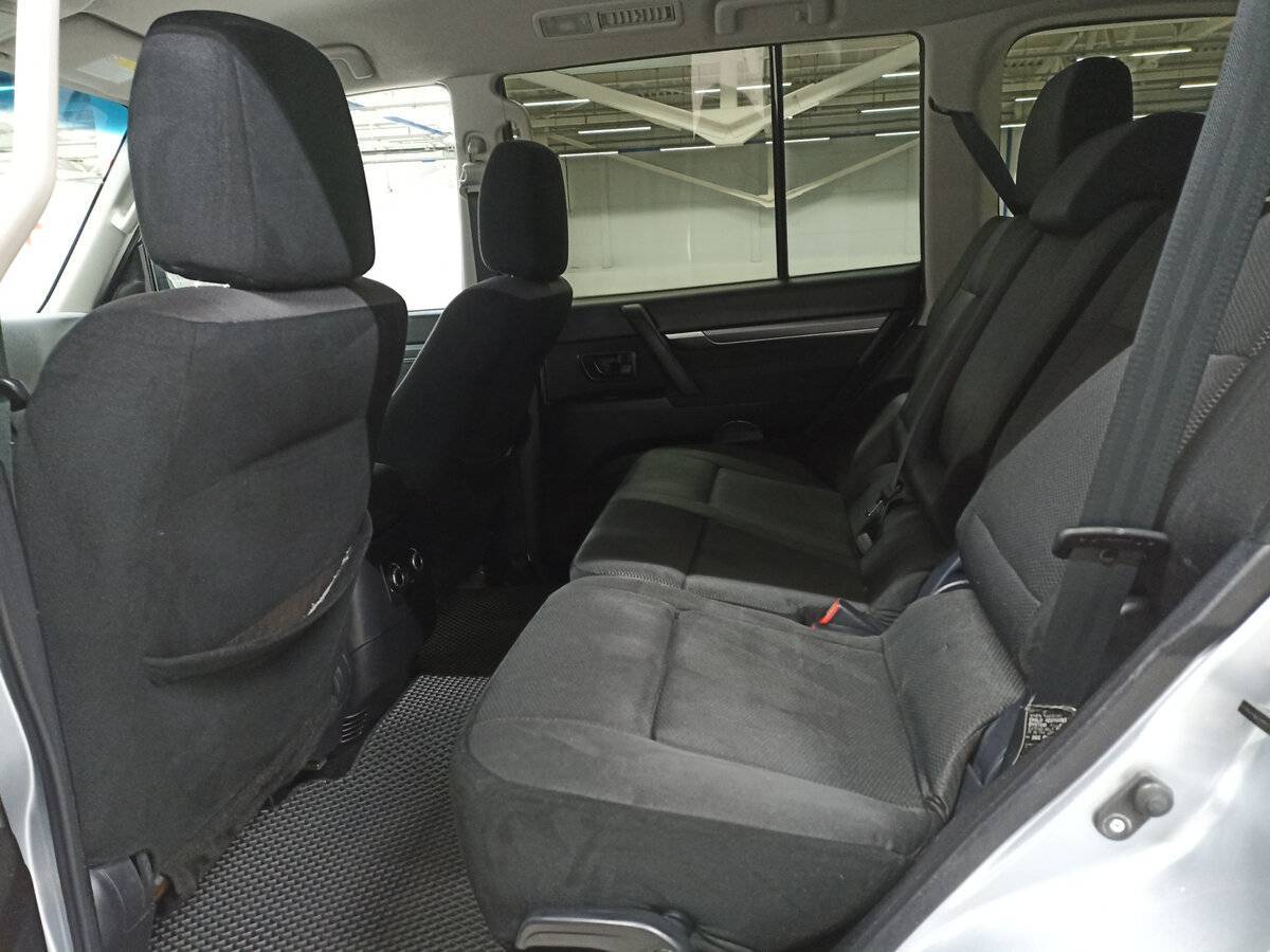 Mitsubishi Pajero с пробегом — 2011 год. Фото: #11