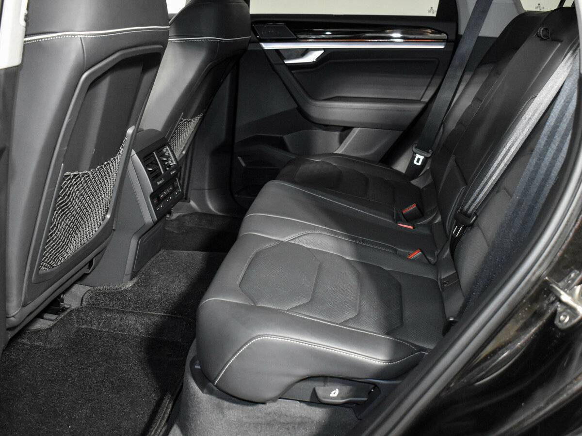 Volkswagen Touareg с пробегом — 2019 год. Фото: #12