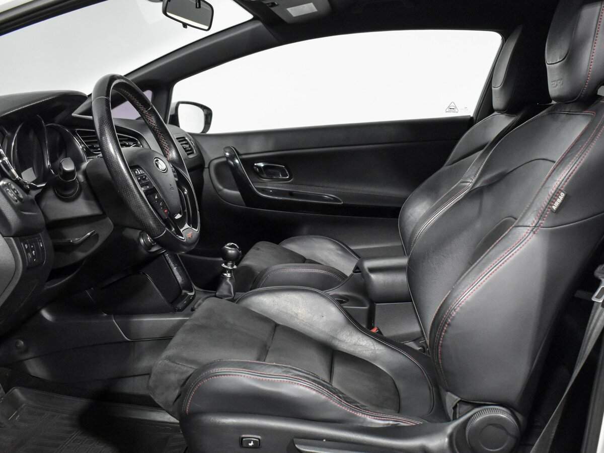 Kia Ceed GT с пробегом — 2015 год. Фото: #9