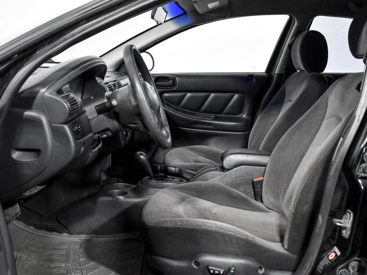 Dodge Stratus с пробегом — 2001 год. Фото: #8