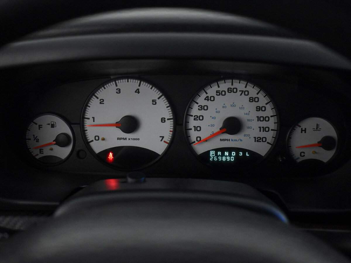 Dodge Stratus с пробегом — 2001 год. Фото: #13