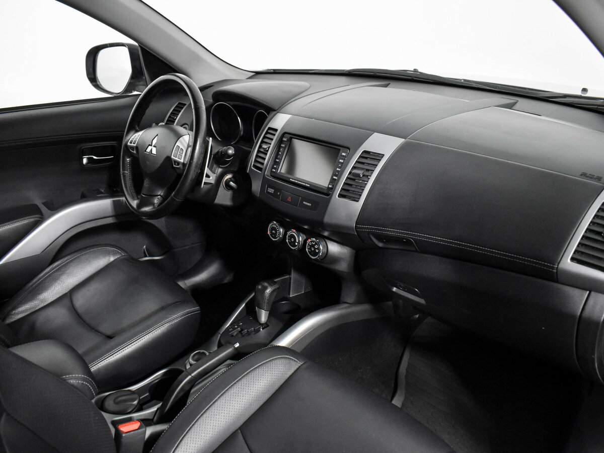 Mitsubishi Outlander с пробегом — 2011 год. Фото: #11