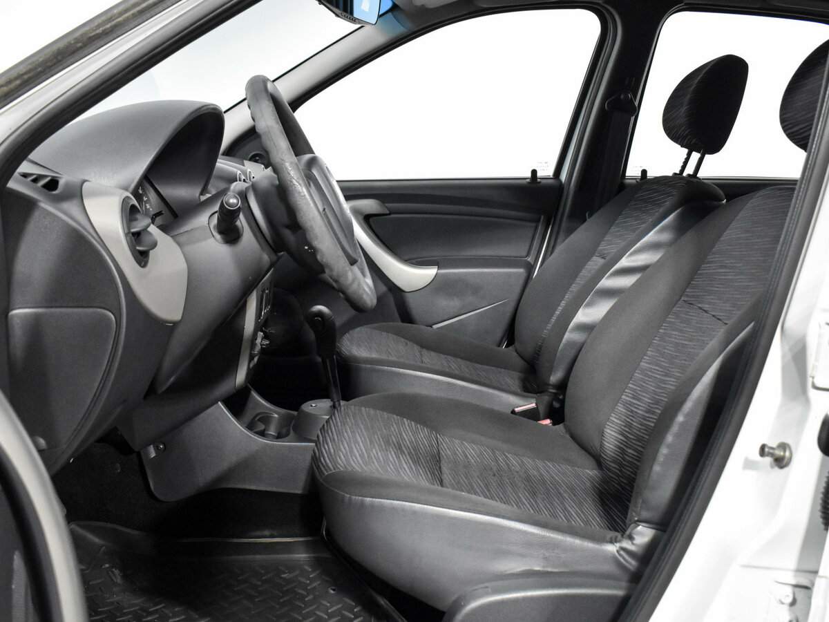 Renault Logan с пробегом — 2011 год. Фото: #9