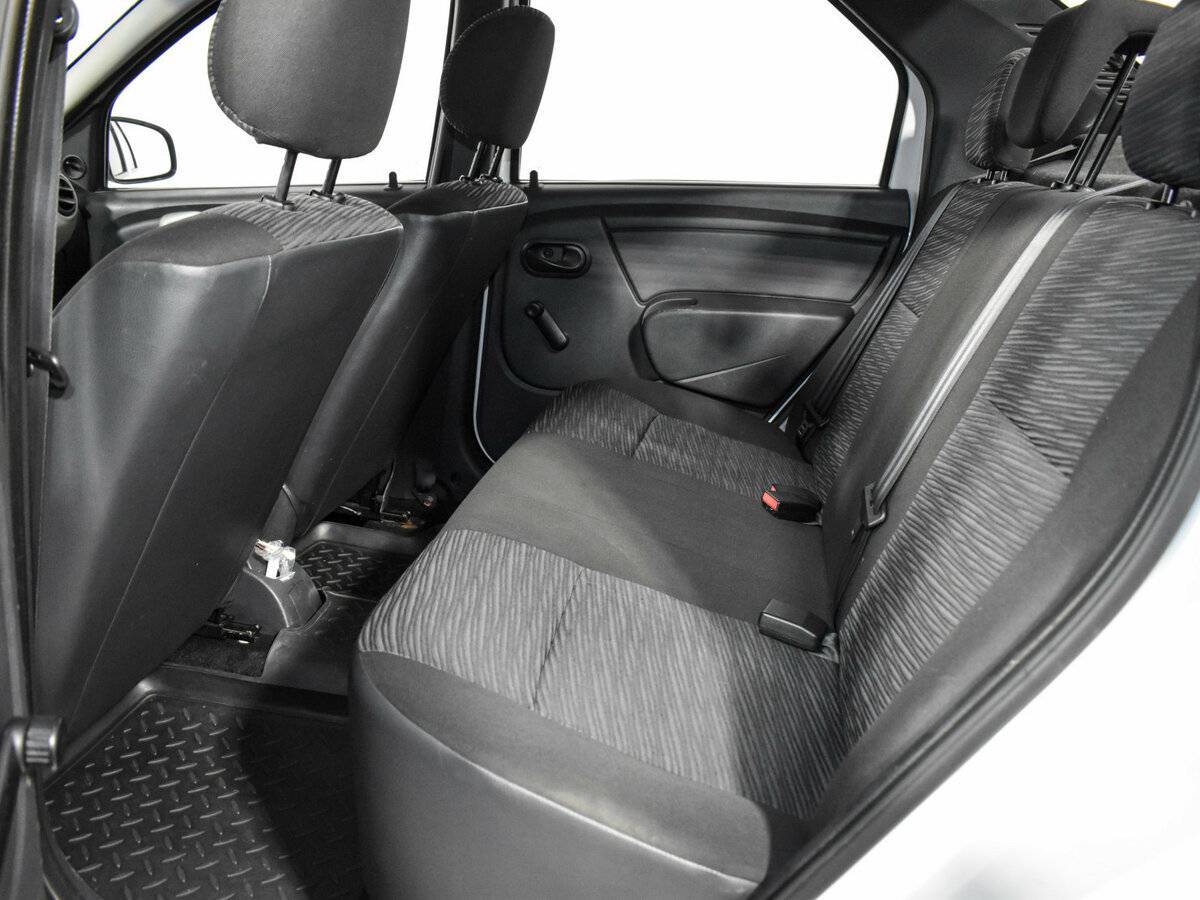 Renault Logan с пробегом — 2011 год. Фото: #10