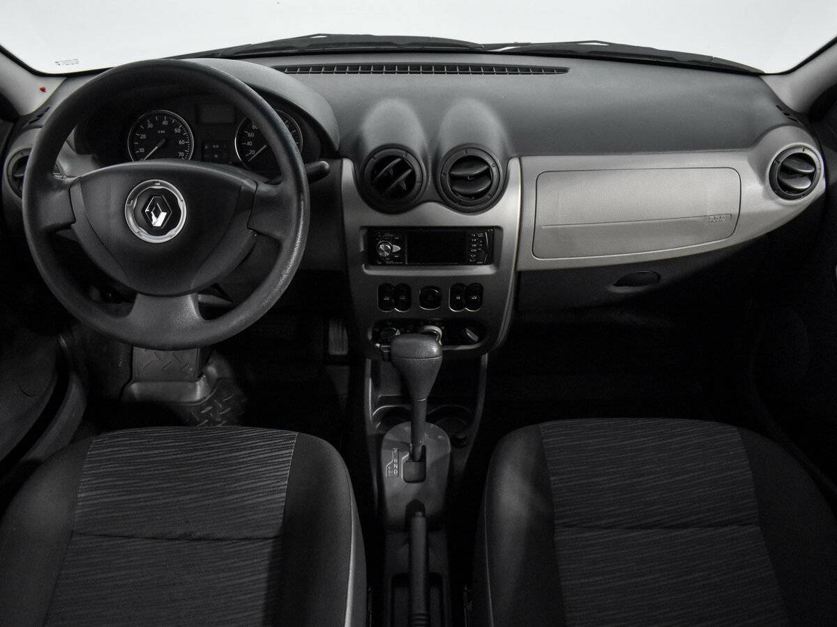 Renault Logan с пробегом — 2011 год. Фото: #11
