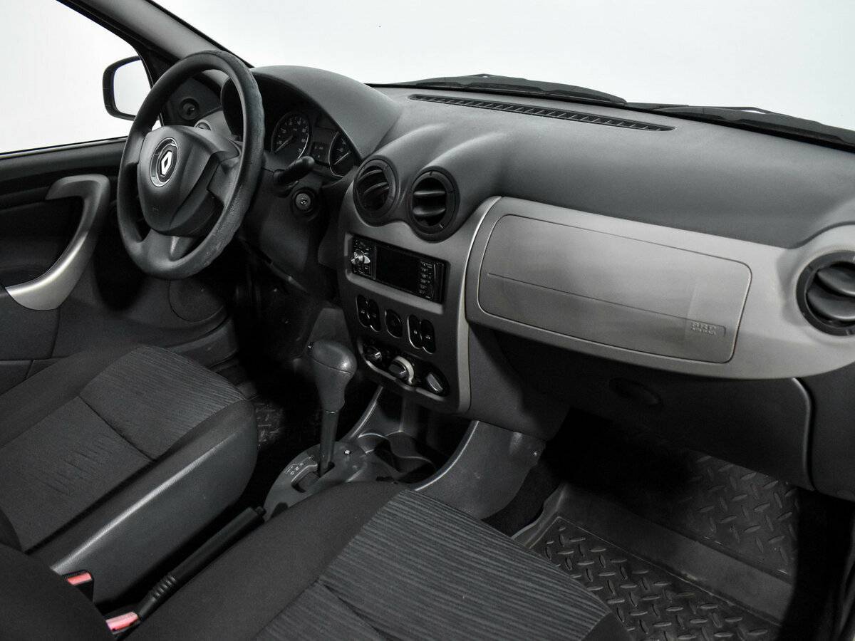 Renault Logan с пробегом — 2011 год. Фото: #12