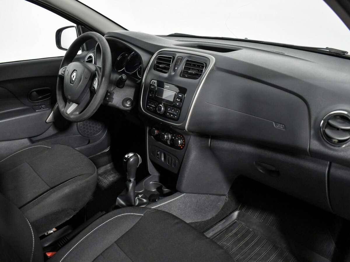 Renault Sandero с пробегом — 2017 год. Фото: #12