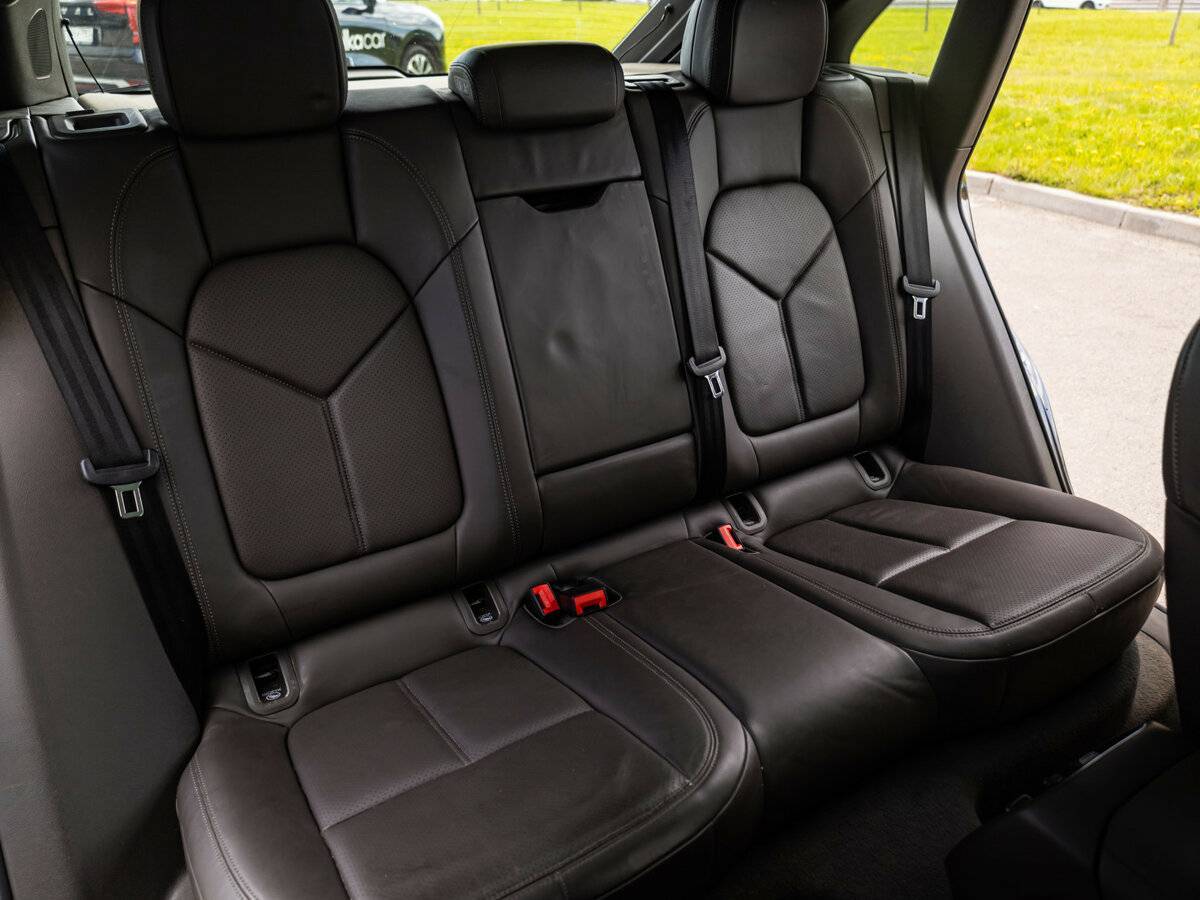 Porsche Macan с пробегом — 2018 год. Фото: #12