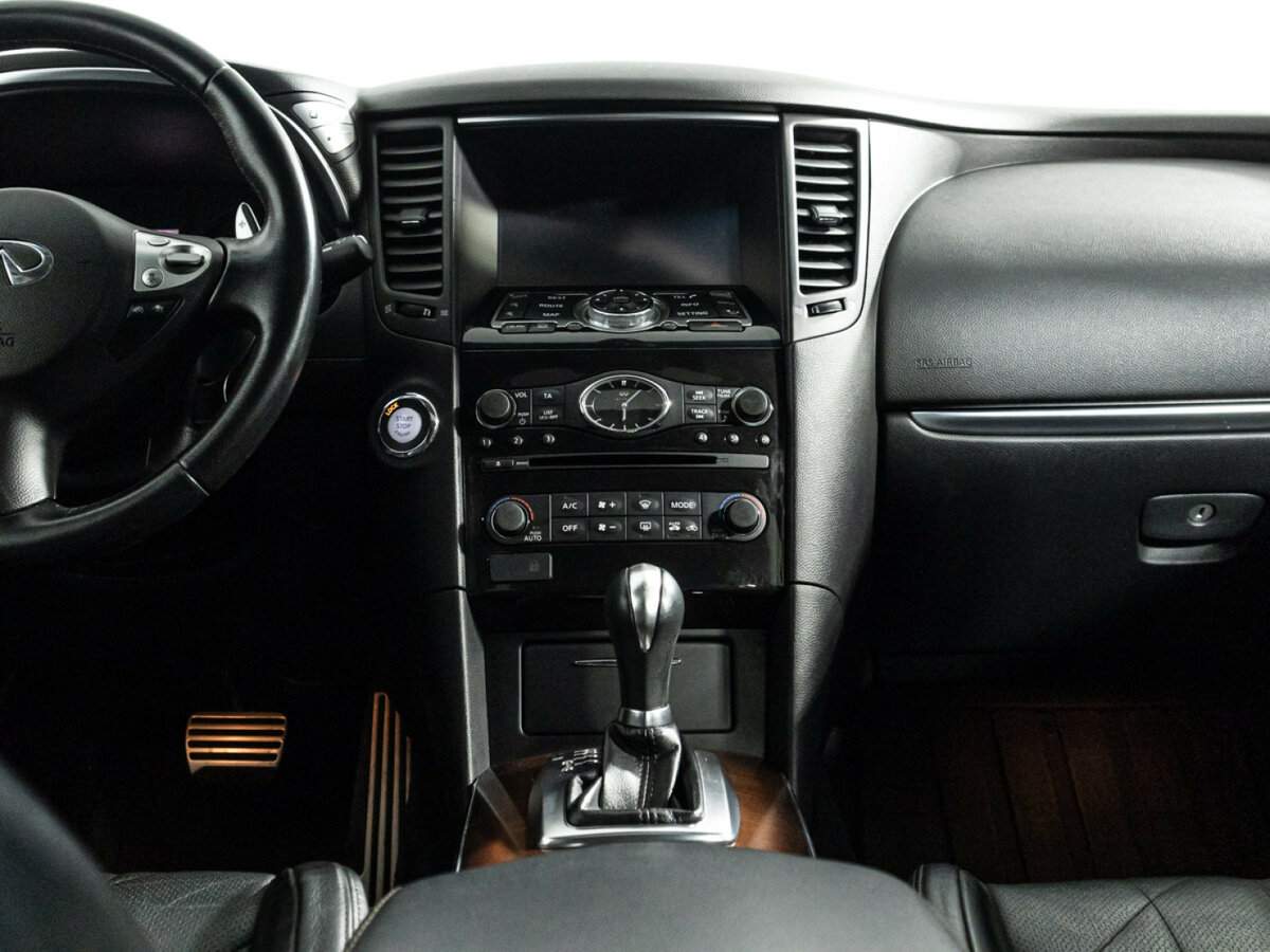 Infiniti QX70 с пробегом — 2016 год. Фото: #12