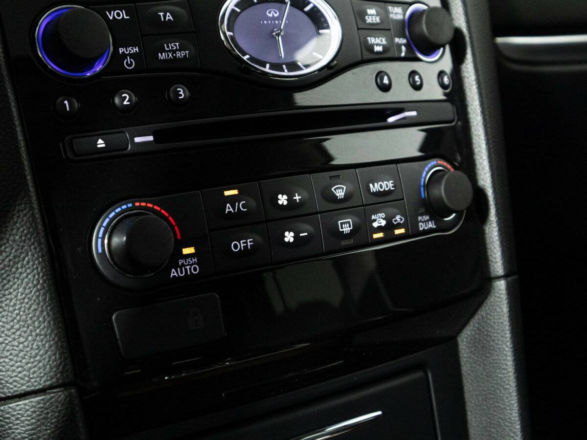 Infiniti QX70 с пробегом — 2016 год. Фото: #22