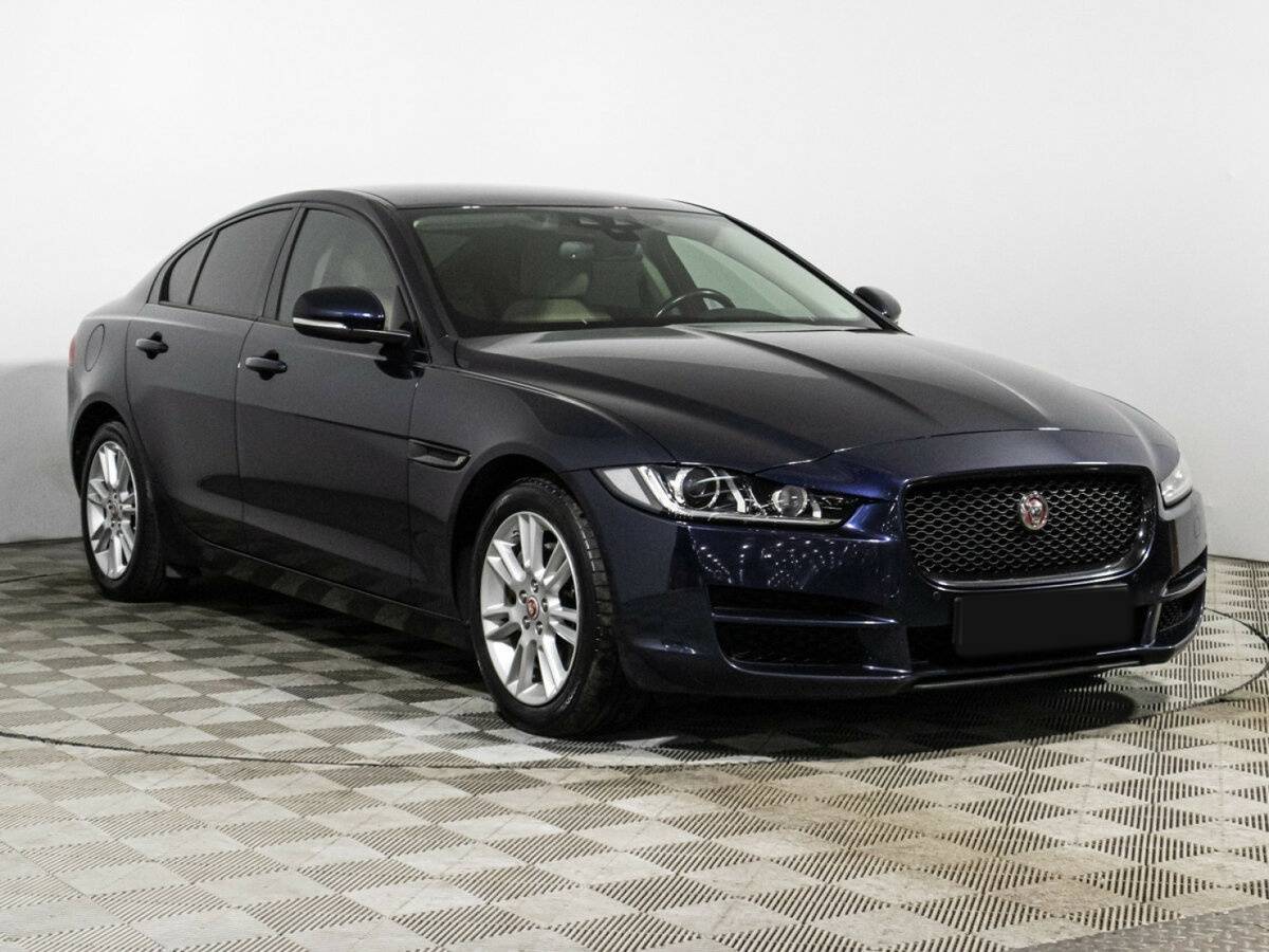 Jaguar XE с пробегом — 2016 год. Фото: #2