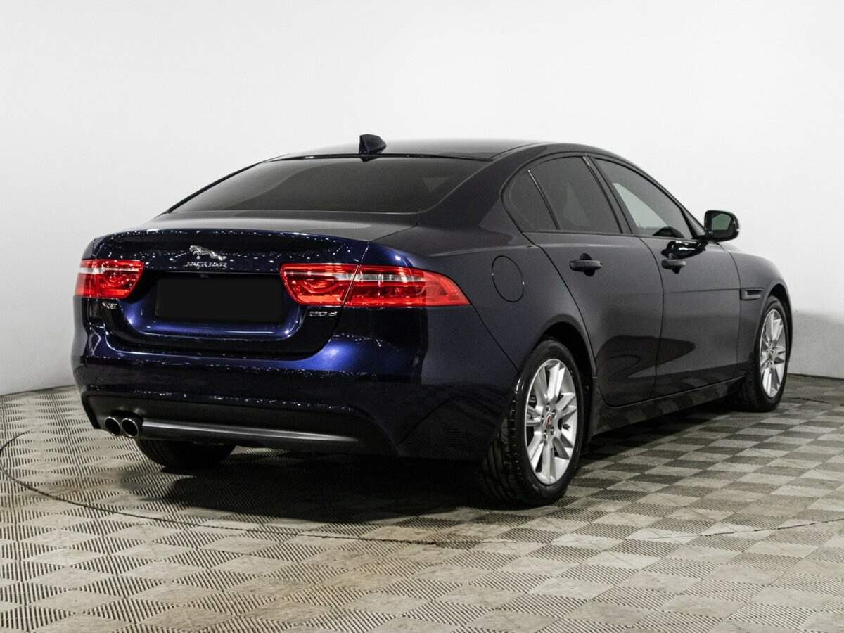 Jaguar XE с пробегом — 2016 год. Фото: #4
