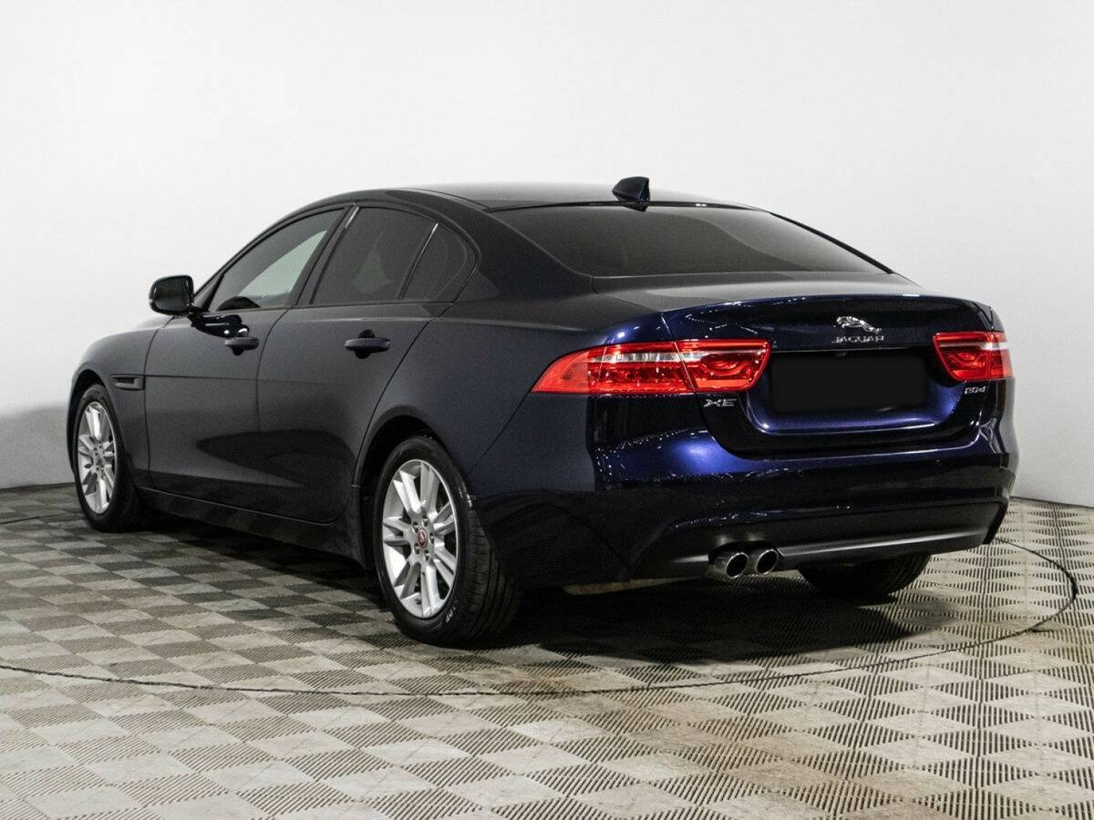 Jaguar XE с пробегом — 2016 год. Фото: #6