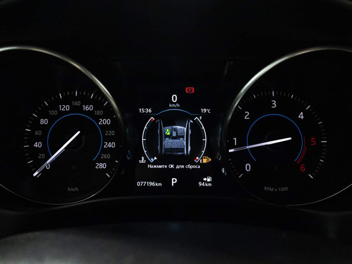 Jaguar XE с пробегом — 2016 год. Фото: #11