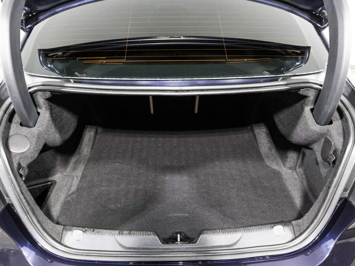 Jaguar XE с пробегом — 2016 год. Фото: #14