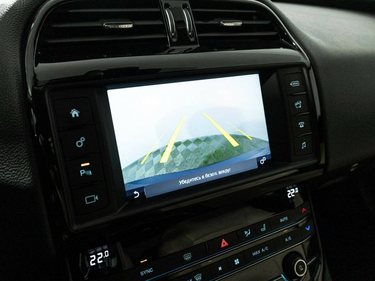 Jaguar XE с пробегом — 2016 год. Фото: #15