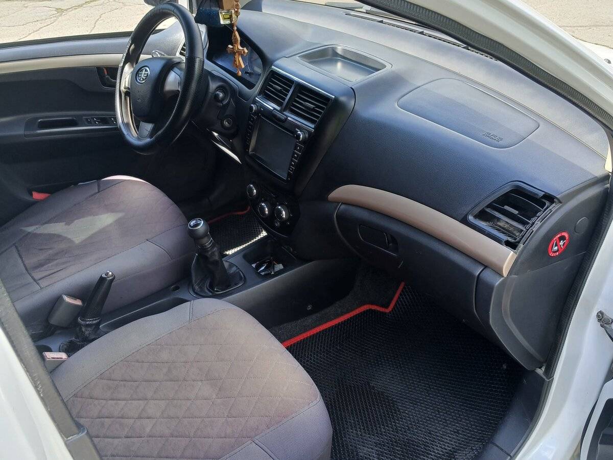 FAW V5 с пробегом — 2013 год. Фото: #5