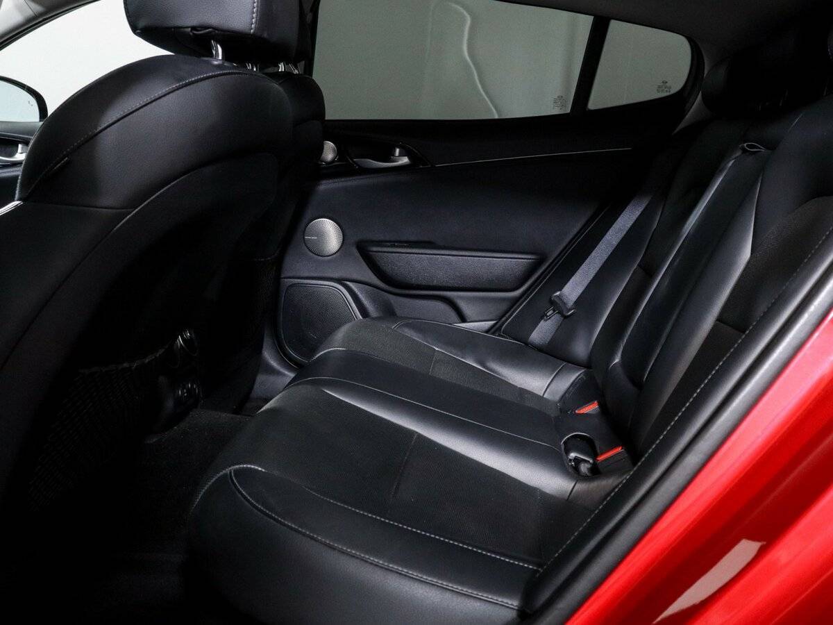 Kia Stinger с пробегом — 2019 год. Фото: #5