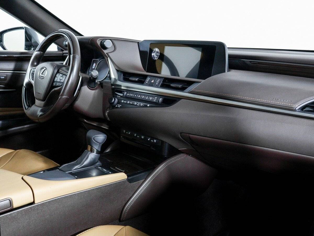 Lexus ES с пробегом — 2018 год. Фото: #8