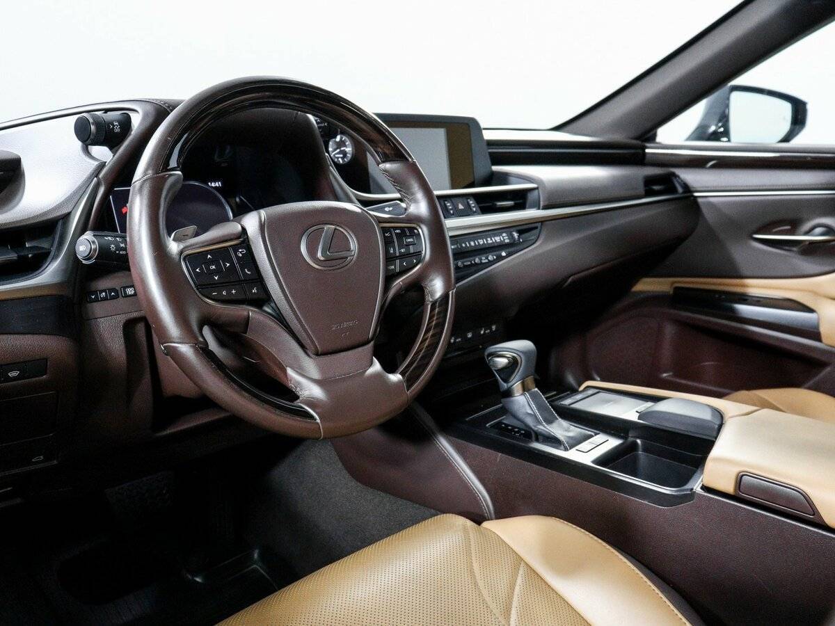 Lexus ES с пробегом — 2018 год. Фото: #13