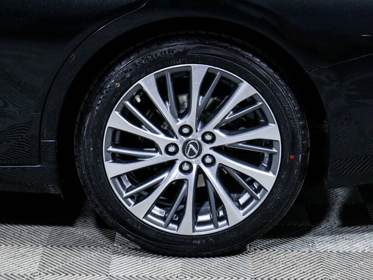 Lexus ES с пробегом — 2018 год. Фото: #14