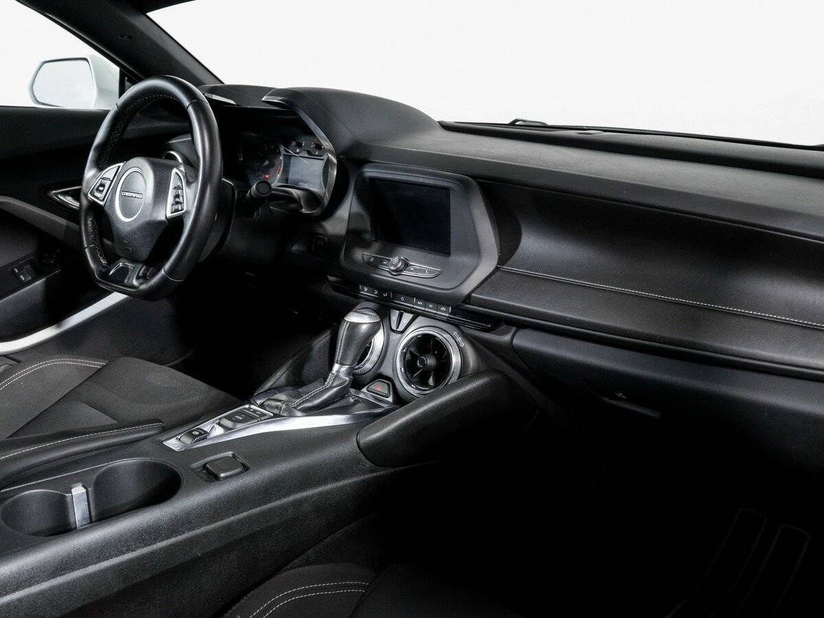 Chevrolet Camaro с пробегом — 2020 год. Фото: #8