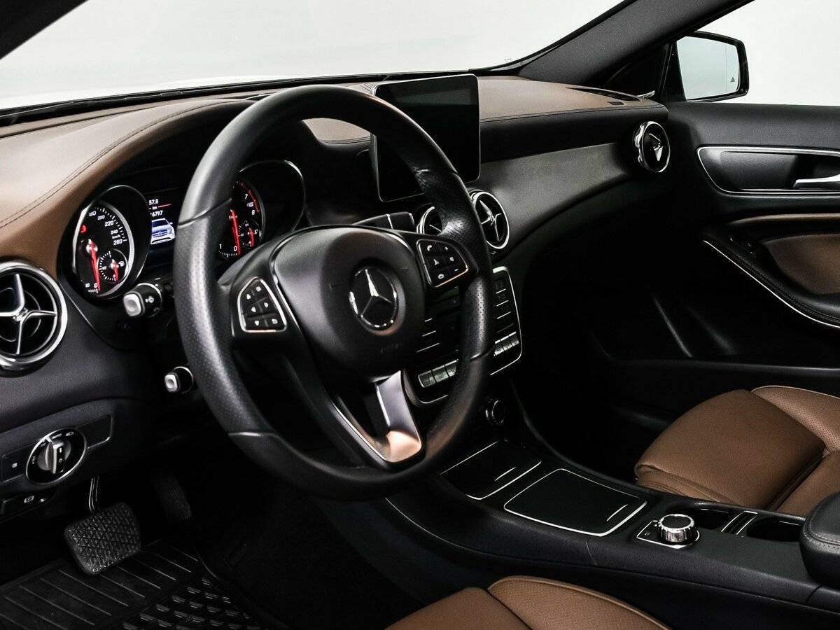 Mercedes-Benz GLA с пробегом — 2018 год. Фото: #12