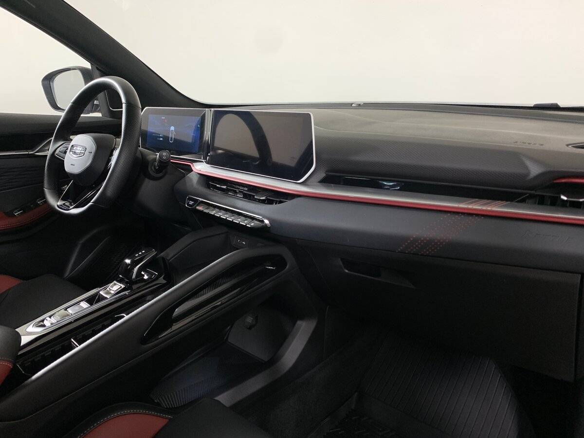 Geely Coolray с пробегом — 2023 год. Фото: #12