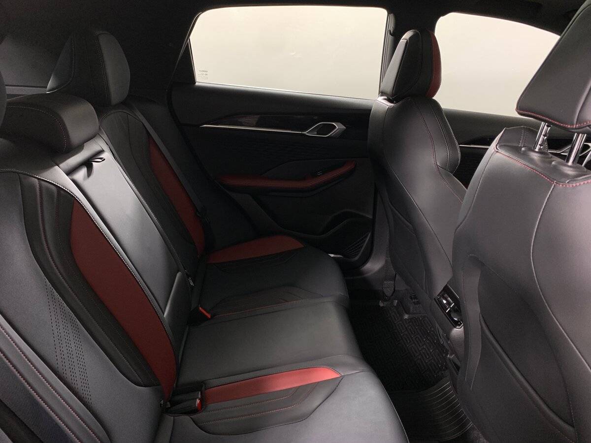 Geely Coolray с пробегом — 2023 год. Фото: #16