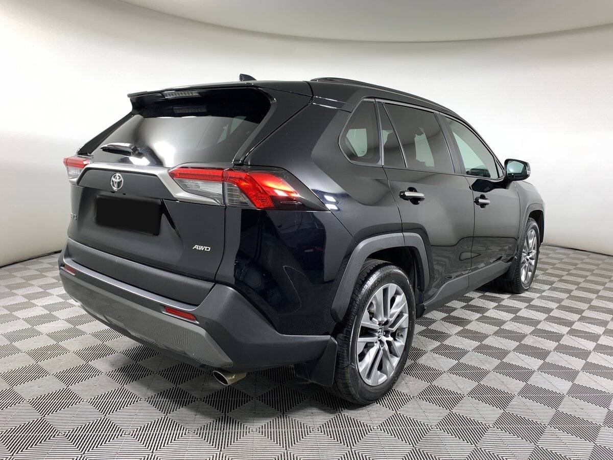 Toyota RAV4 с пробегом — 2020 год. Фото: #4