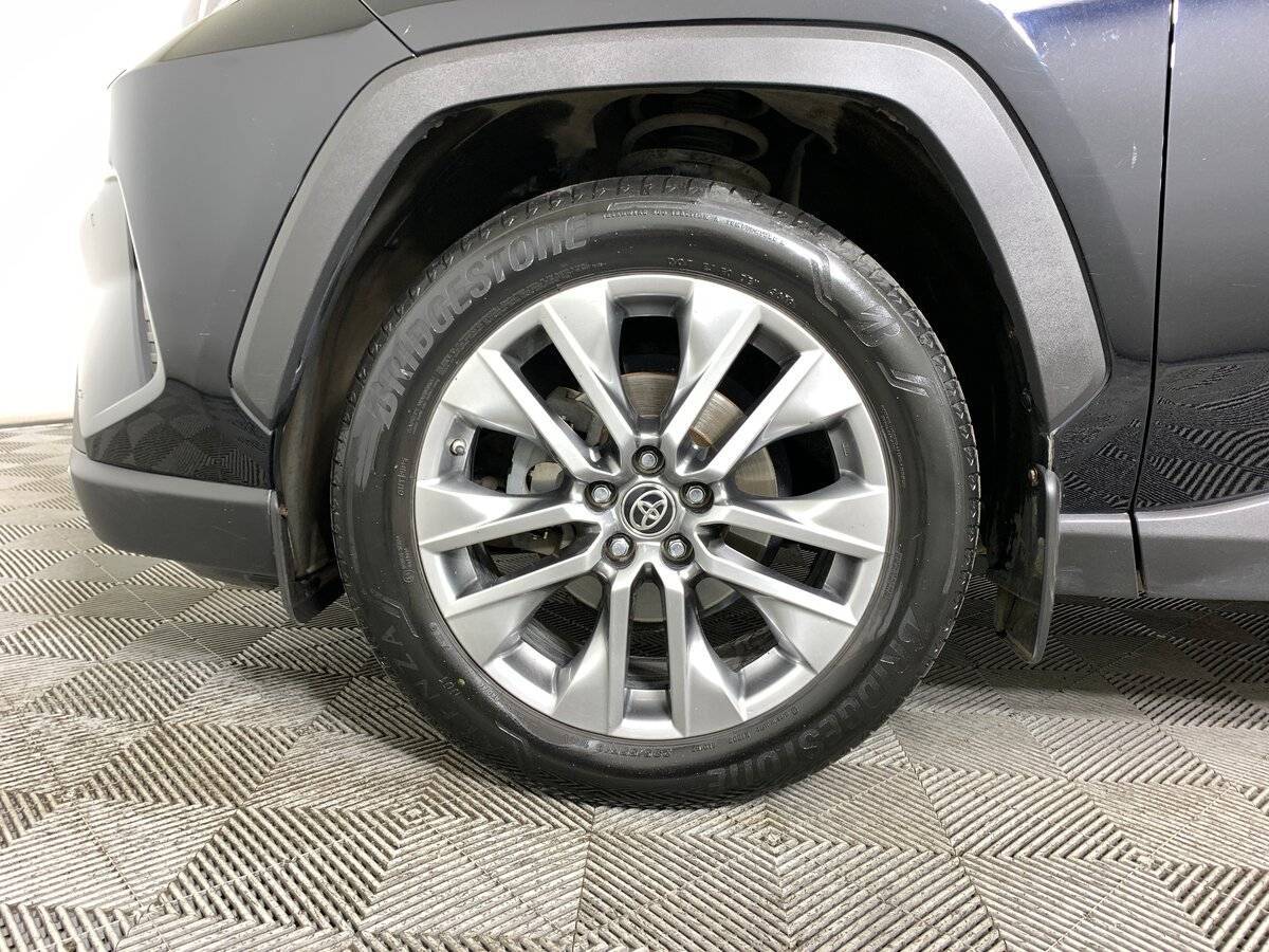 Toyota RAV4 с пробегом — 2020 год. Фото: #8