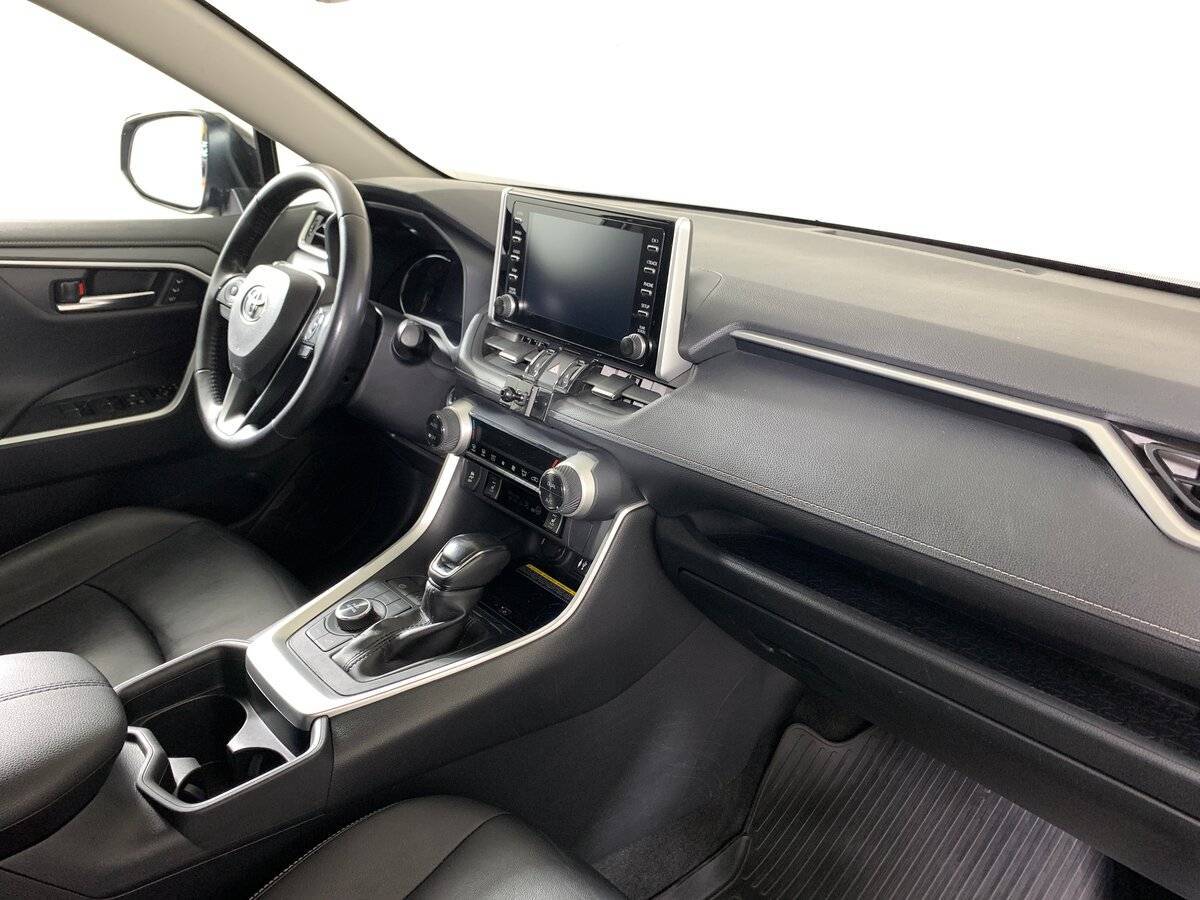 Toyota RAV4 с пробегом — 2020 год. Фото: #12