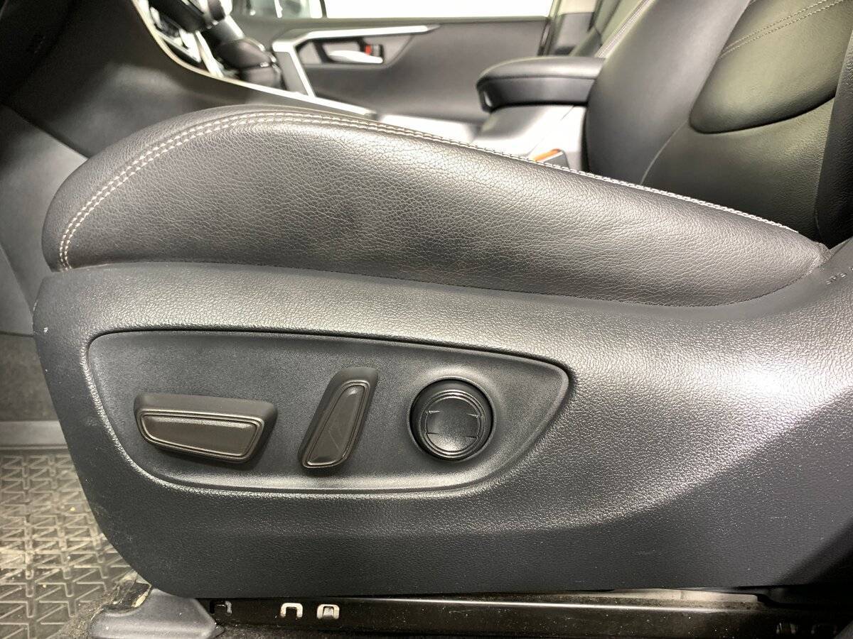 Toyota RAV4 с пробегом — 2020 год. Фото: #15