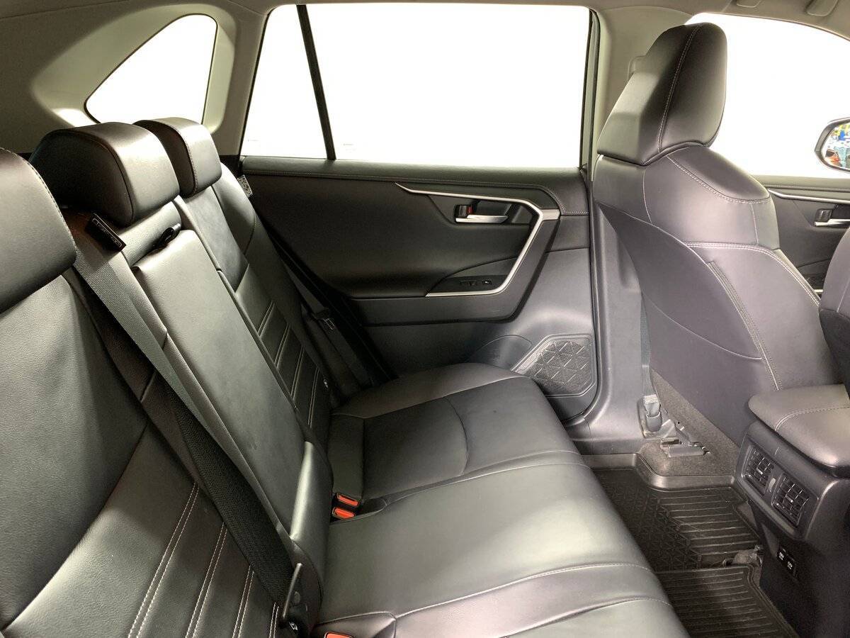 Toyota RAV4 с пробегом — 2020 год. Фото: #16