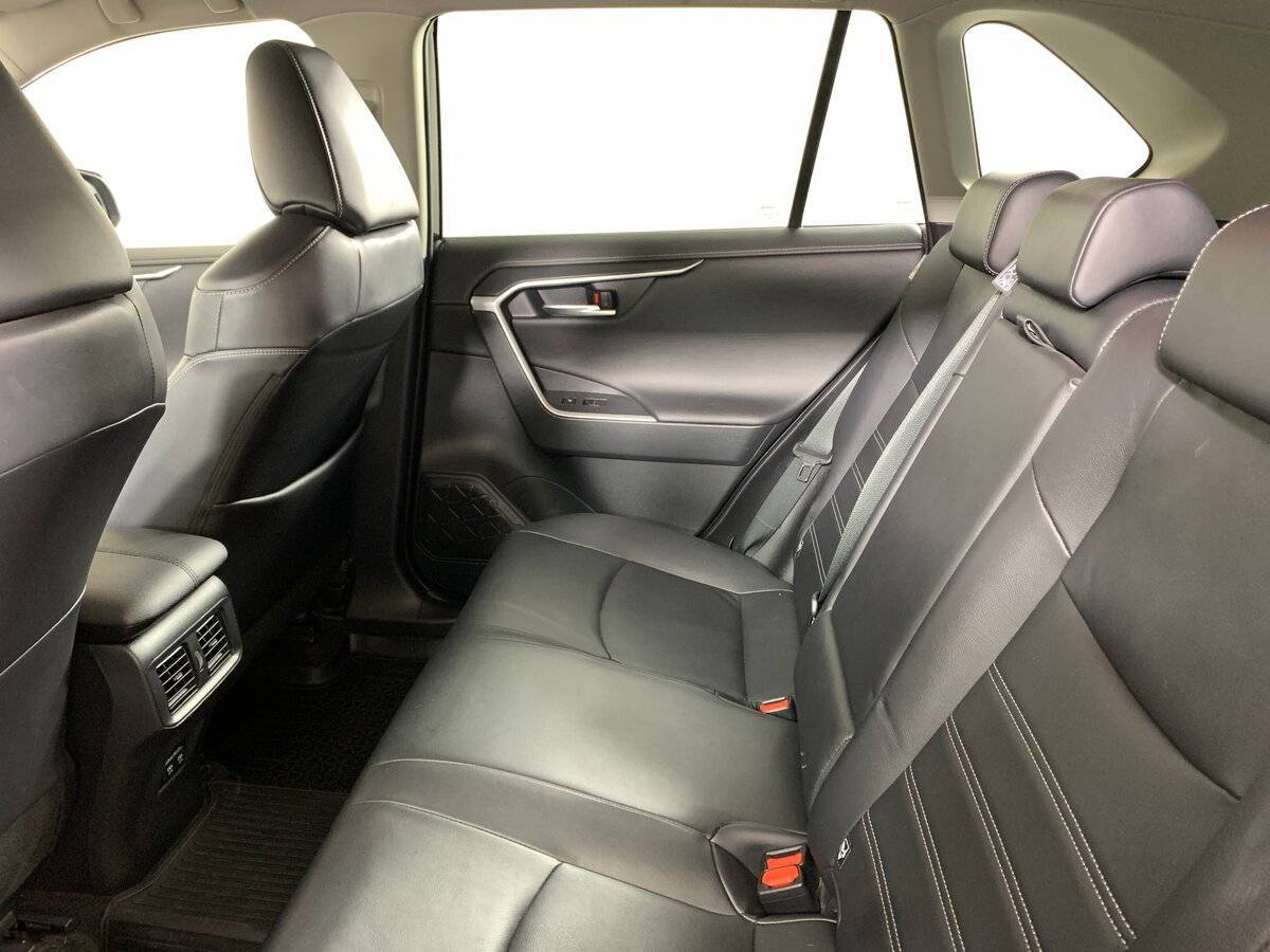 Toyota RAV4 с пробегом — 2020 год. Фото: #17