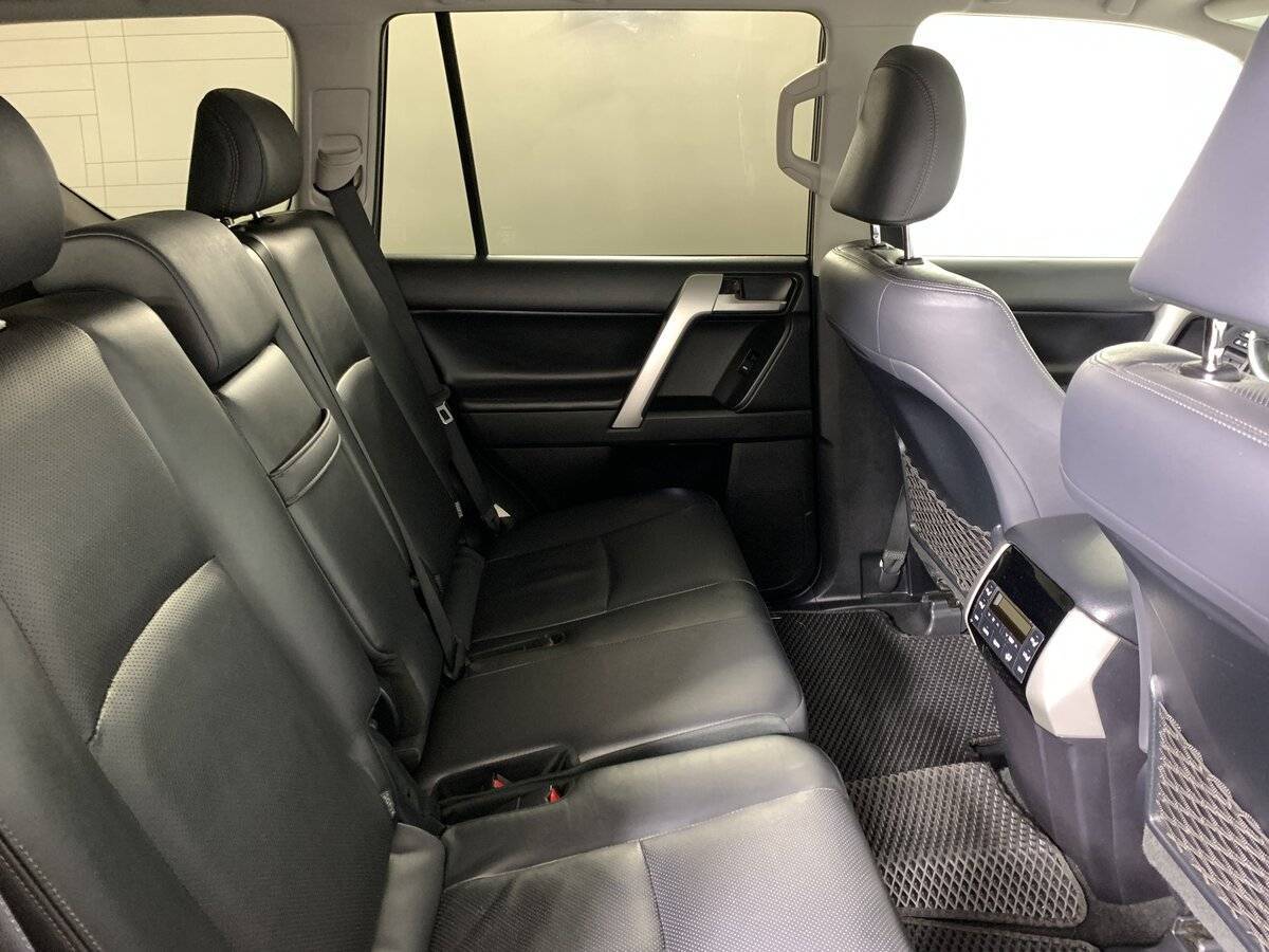 Toyota Land Cruiser Prado с пробегом — 2018 год. Фото: #16