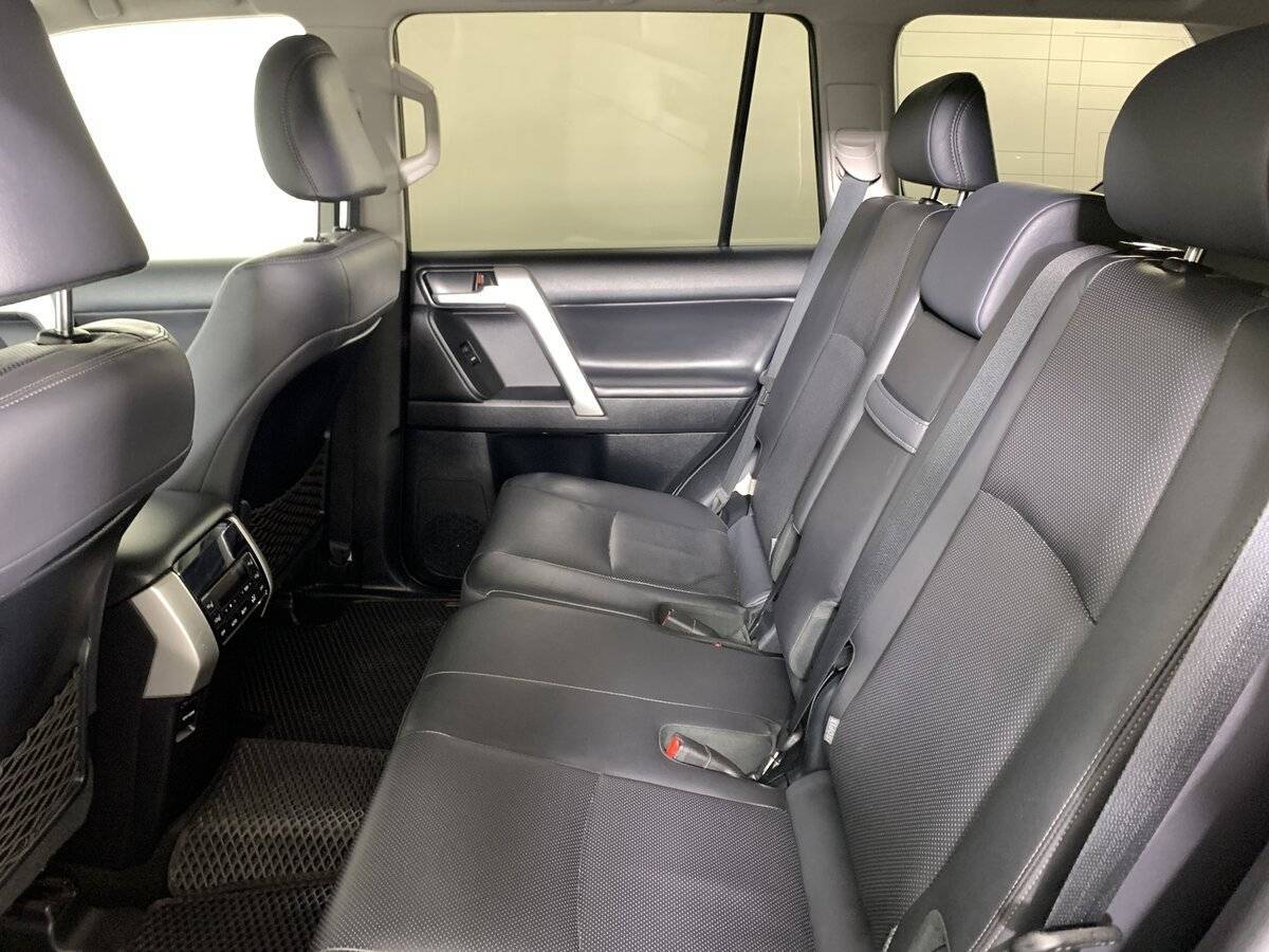 Toyota Land Cruiser Prado с пробегом — 2018 год. Фото: #17