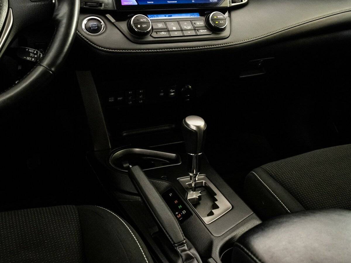 Toyota RAV4 с пробегом — 2018 год. Фото: #11