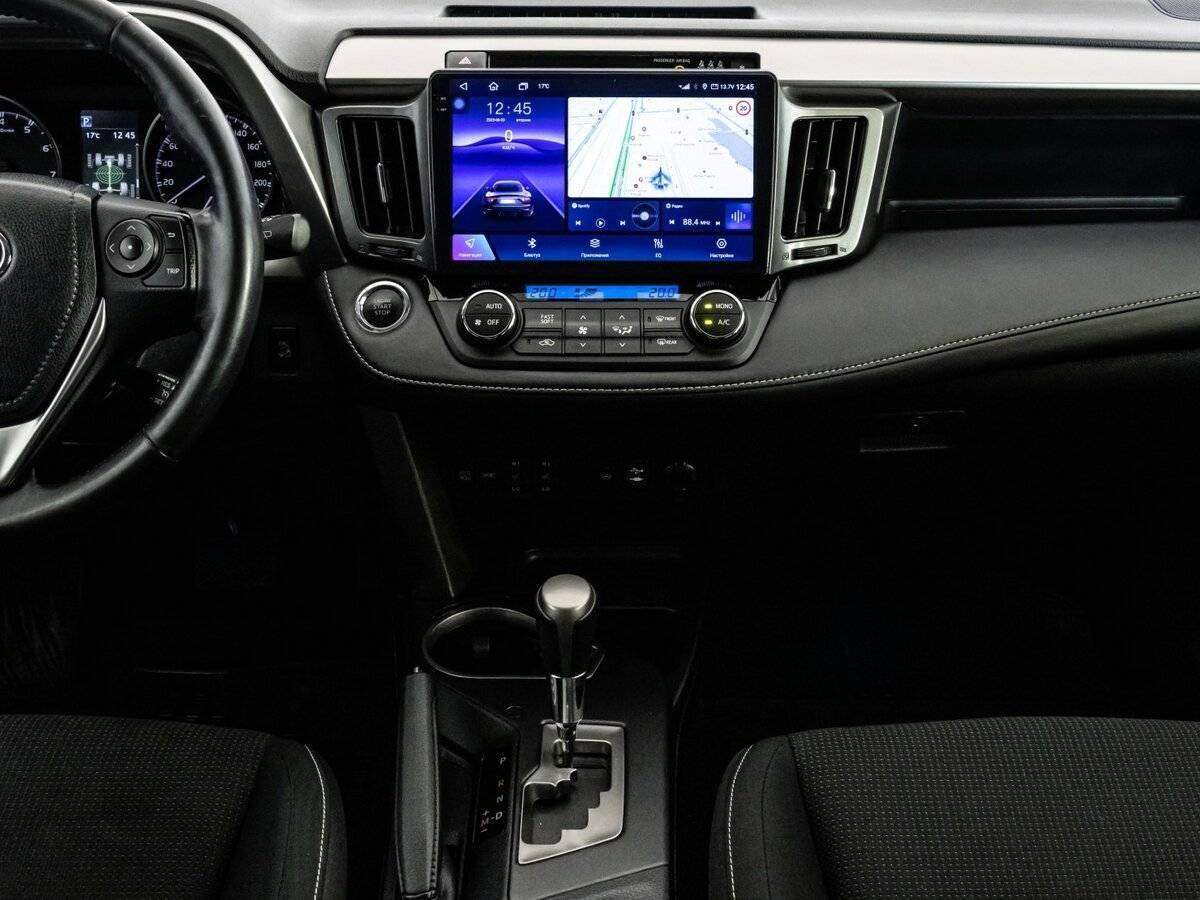 Toyota RAV4 с пробегом — 2018 год. Фото: #12