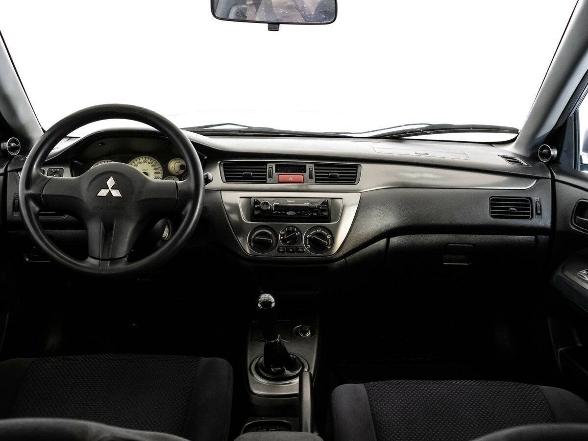 Mitsubishi Lancer с пробегом — 2006 год. Фото: #10