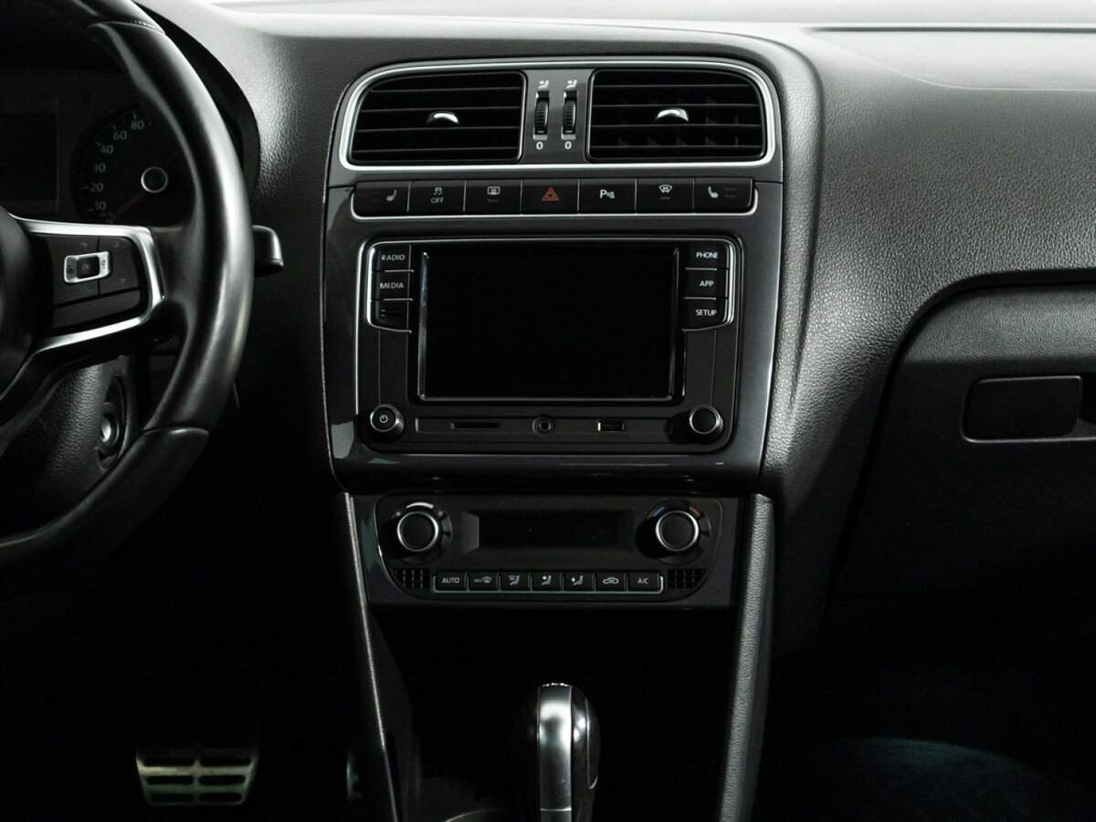 Volkswagen Polo с пробегом — 2018 год. Фото: #13