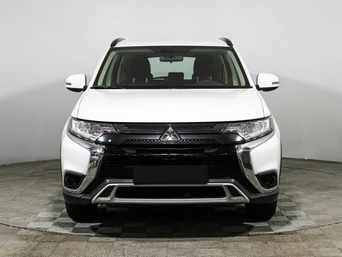 Mitsubishi Outlander с пробегом — 2022 год. Фото: #1